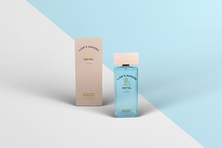 香水喷雾蓝白色品牌VI提案样机模板