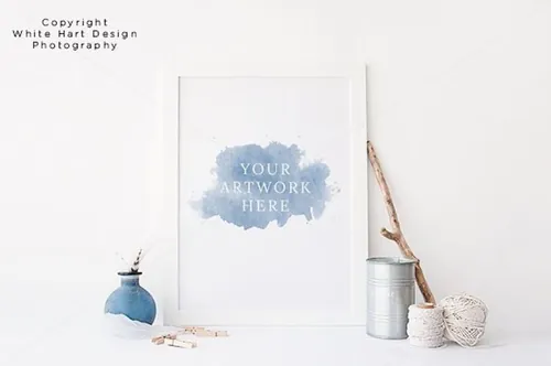 白墙海报画框样机 Wall art frame mock up