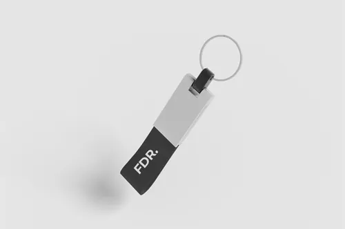 钥匙扣提案设计样机PSD模板 Free Realistic Keychain Mockup