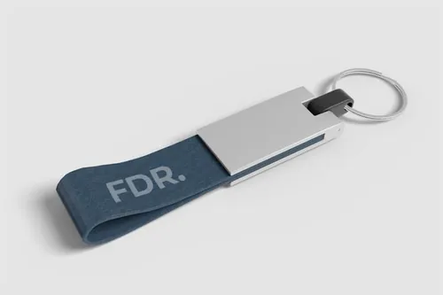 钥匙扣提案设计样机PSD模板 Free Realistic Keychain Mockup