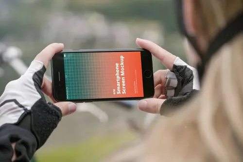 手持手机骑行自行车旅游移动APP提案样机UI界面素材 Phone Mockup SE Bike Tour Scenes