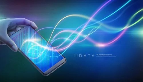 高科技现代手机移动5G通讯高速数据网络传输宣传CG合成概念海报PSD模板
