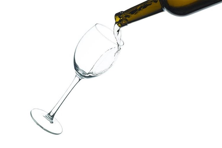 酒杯Wineglass on a white background