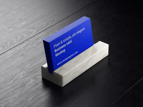 大理石名片夹贴图展示模版 Business cards on dark wood mockup