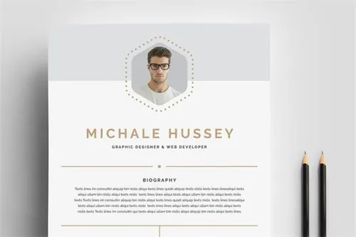 干净的简历模板 Clean Resume Booklet 8 Pages