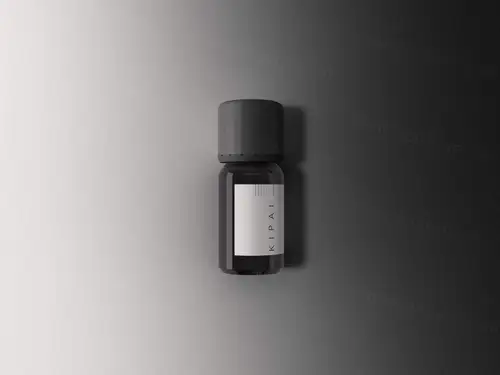 带有可编辑标签设计的琥珀色瓶子样机PSD模板 Amber Bottle Mockup -
