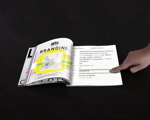 时尚杂志模型PSD贴图模板Ultra Realistic Magazine Mockup