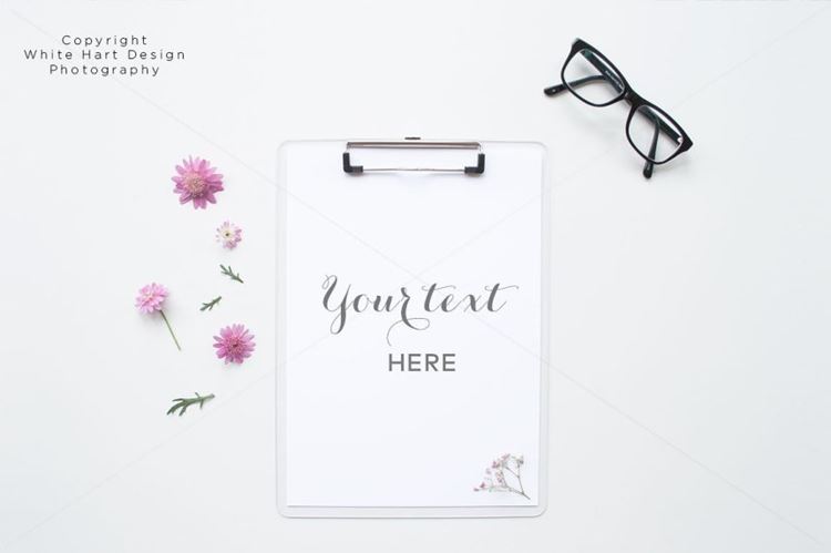 花卉板夹样机 SALE Floral styled clipboard mock up