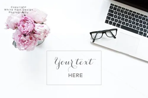 花卉桌面样机 Floral desktop styled photography