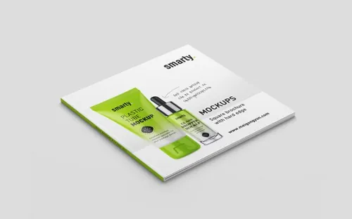 画册手册贴图展示模版 Square brochure with hard edge mockup