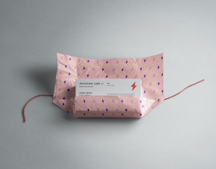 打开纸包的名片邀请卡贴图展示模版 Psd Invitation Card Mockup