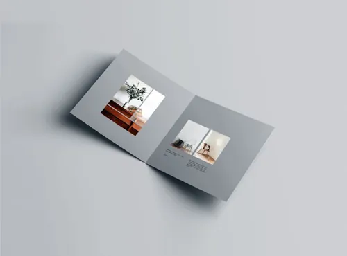 方形双折叠小册子封面内页设计图样机 Square Bifold Brochure Mockup