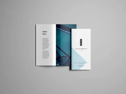 完美的折页册子设计展示模型 Vertical Brochure Mockup