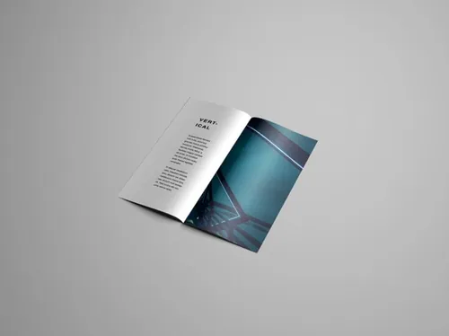 完美的折页册子设计展示模型 Vertical Brochure Mockup