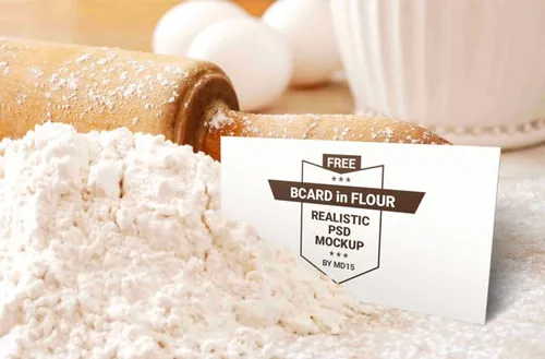 场景模拟食品品牌名片展示PSD模板Bakery Business Card In Flour Mockup