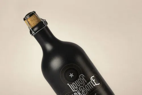 深色Psd酒瓶样机 Dark Psd Liquor Bottle Mockup