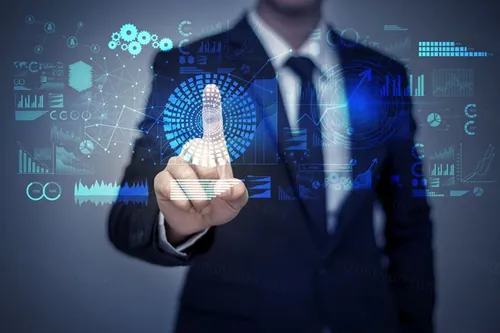 用数字虚拟屏幕工作的商人Businessman in suit working