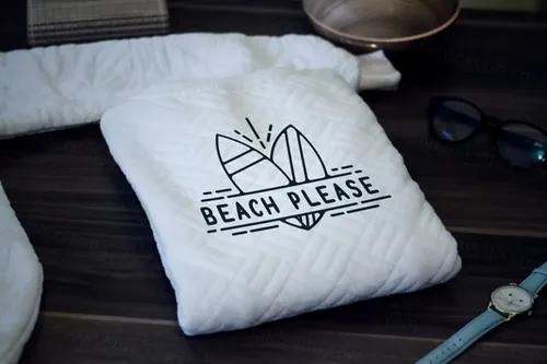 白色毛巾贴图样机PSD模板Beach Apparel Sweater Mockup PSD For Logo Branding