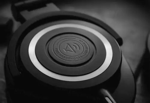 耳机徽标模型贴图PSD模板Headphones Logo Mockup #331 样机模版