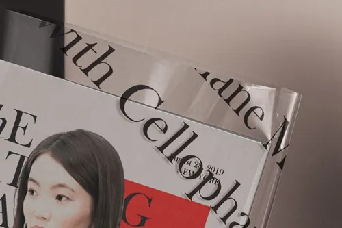 带有透明塑料袋封面Psd杂志样机 Transparent Cover Psd Magazine Mockup