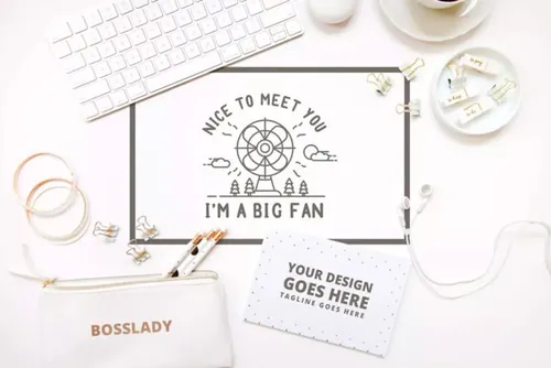 白色的书桌卡片样机