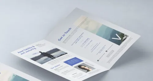 半折叠小册子模型PSD贴图模板Half Fold Psd 8-5x11 Inch Mockup
