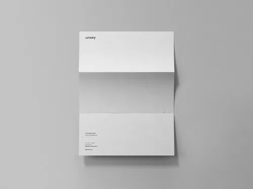 尺寸三折页宣传单封面样机模板  Paint Can  Brush Packaging Mockup