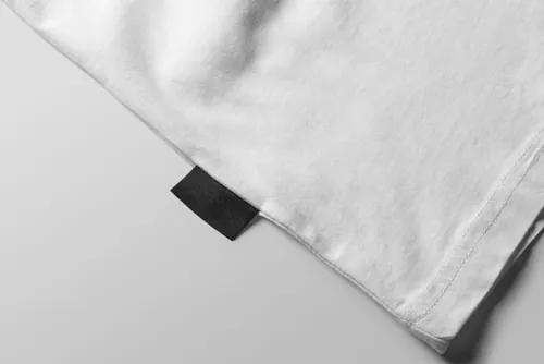 T恤标签衣服领标品牌标设计展示样机提案PSD模板 T-shirt label mock-up