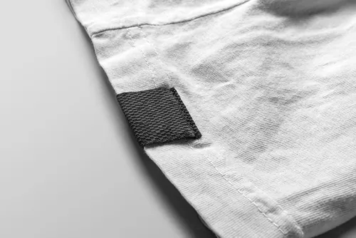 T恤标签衣服领标品牌标设计展示样机提案PSD模板 T-shirt label mock-up