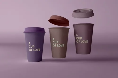 杯盖漂浮的咖啡杯纸杯品牌设计提案样机模板 Close up on coffee cups mockup