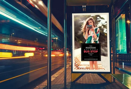 户外广告牌模型PSD贴图模板Free Roadside Outdoor Bus Stop Billboard MockUp For