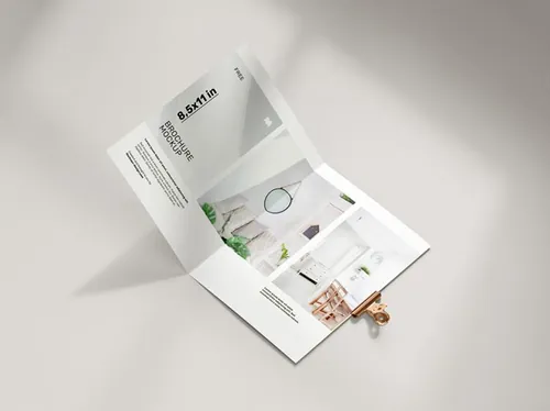 宣传小册子折页传单设计提案样机模板 Folded 8.5 x 11 in brochure mockup