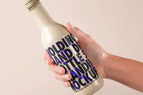手持饮料瓶子包装设计展示样机模板 Hand Holding Psd Bottle Mockup