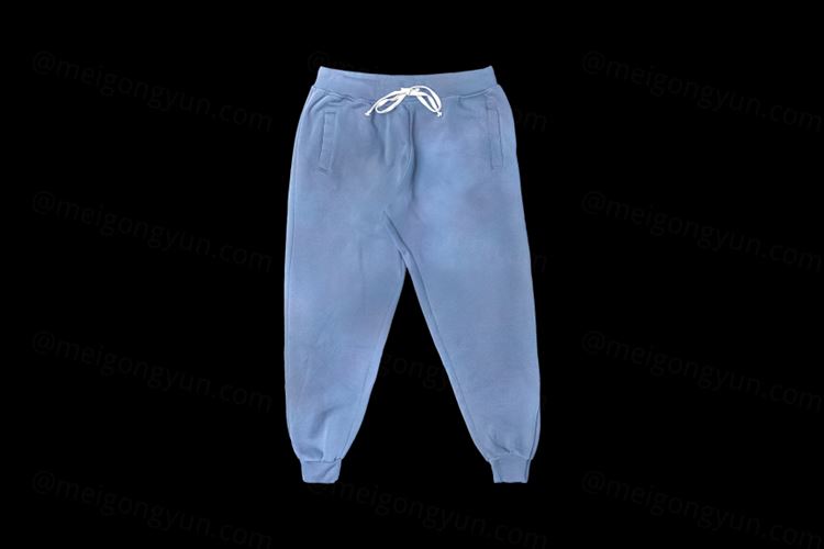 潮流街头晕染褪色运动卫裤服装设计贴图展示样机模板 Faded Sweatpants Mockup