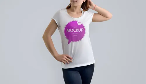 女士T恤品牌贴图展示模版 T-Shirt Mockup For Women