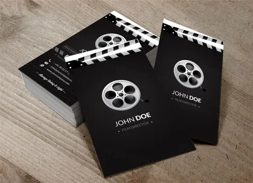 木板背景名片贴图样机Verticle Business Card Mock-Up