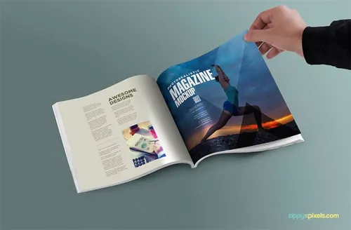 书籍杂志模型PSD贴图模板Square PSD Magazine Mockup With Customizable Inner Pa...