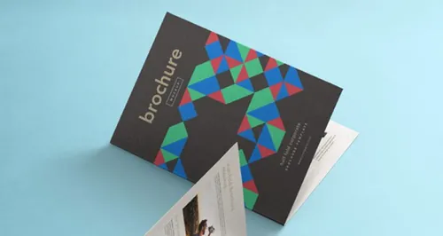 透视半折叠小册子模型PSD贴图模板Half Fold A4 Psd Mockup