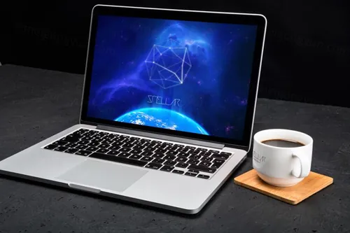 苹果电脑样机素材 MacBook Pro Retina 13 Mockup 02
