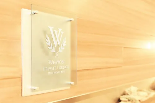 标志应用场景贴图样机5 Unique Photorealistic Logo Display Mock-up Pack