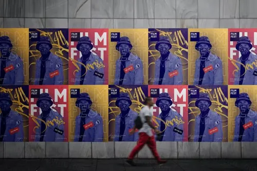 户外墙体宣传印刷广告贴图展示样机模板 Wall Poster