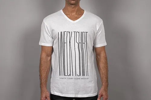 V领风格的男性psd T恤样机 V-Neck Psd T-Shirt Mockup Scene