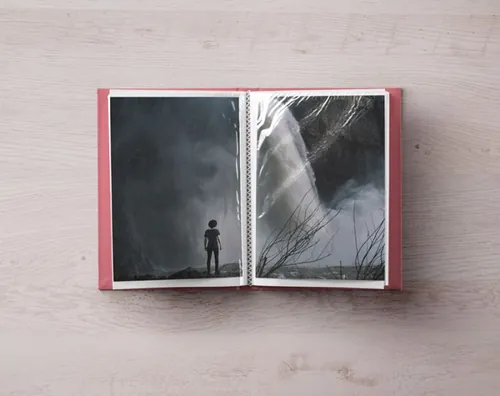 这是一本psd相册样机图画书 Psd Photo Album Mockup Template