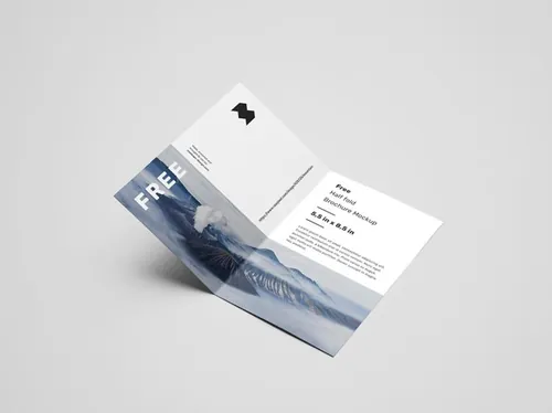 美式折页宣传单设计提案样机PSD模板 US half fold brochure mockup