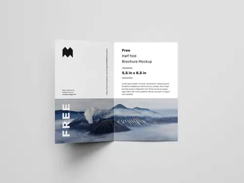 美式折页宣传单设计提案样机PSD模板 US half fold brochure mock