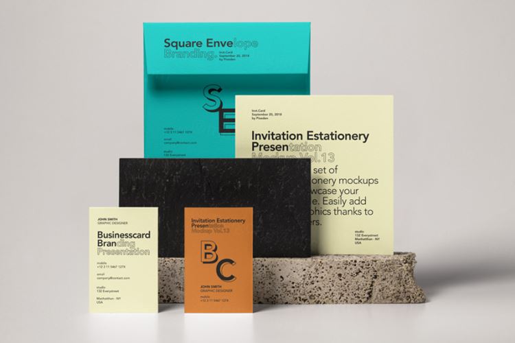 一盒精美的文具方形psd邀请卡和信封样机 Invitation Stationery Mockup Vol 13