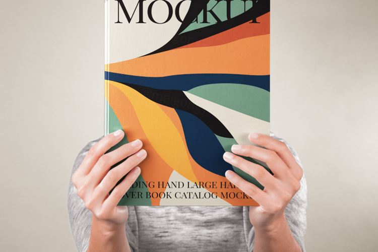 双手手举精装书籍场景封面设计提案样机PSD模板 Hand Holding Catalog Psd Book Mockup