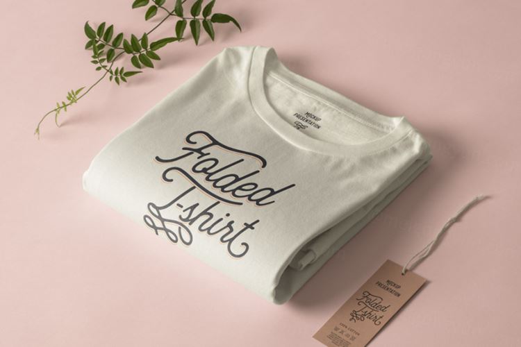 折叠式Psd T恤样机模板 Folded Psd T-Shirt Mockup Template