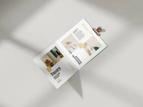 折叠方形小册子宣传册设计提案样机PSD模板 Folded Square Brochure Mockup
