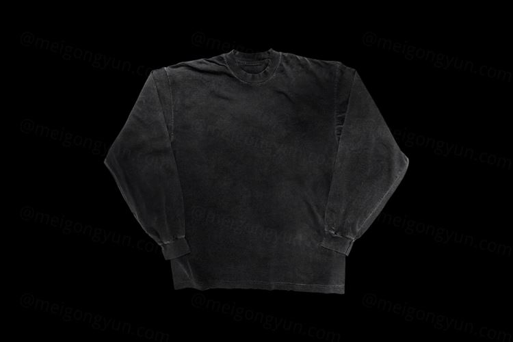 潮流复古街头长袖T恤服饰设计贴图样机模板 Vintage GD Longsleeve Mockup